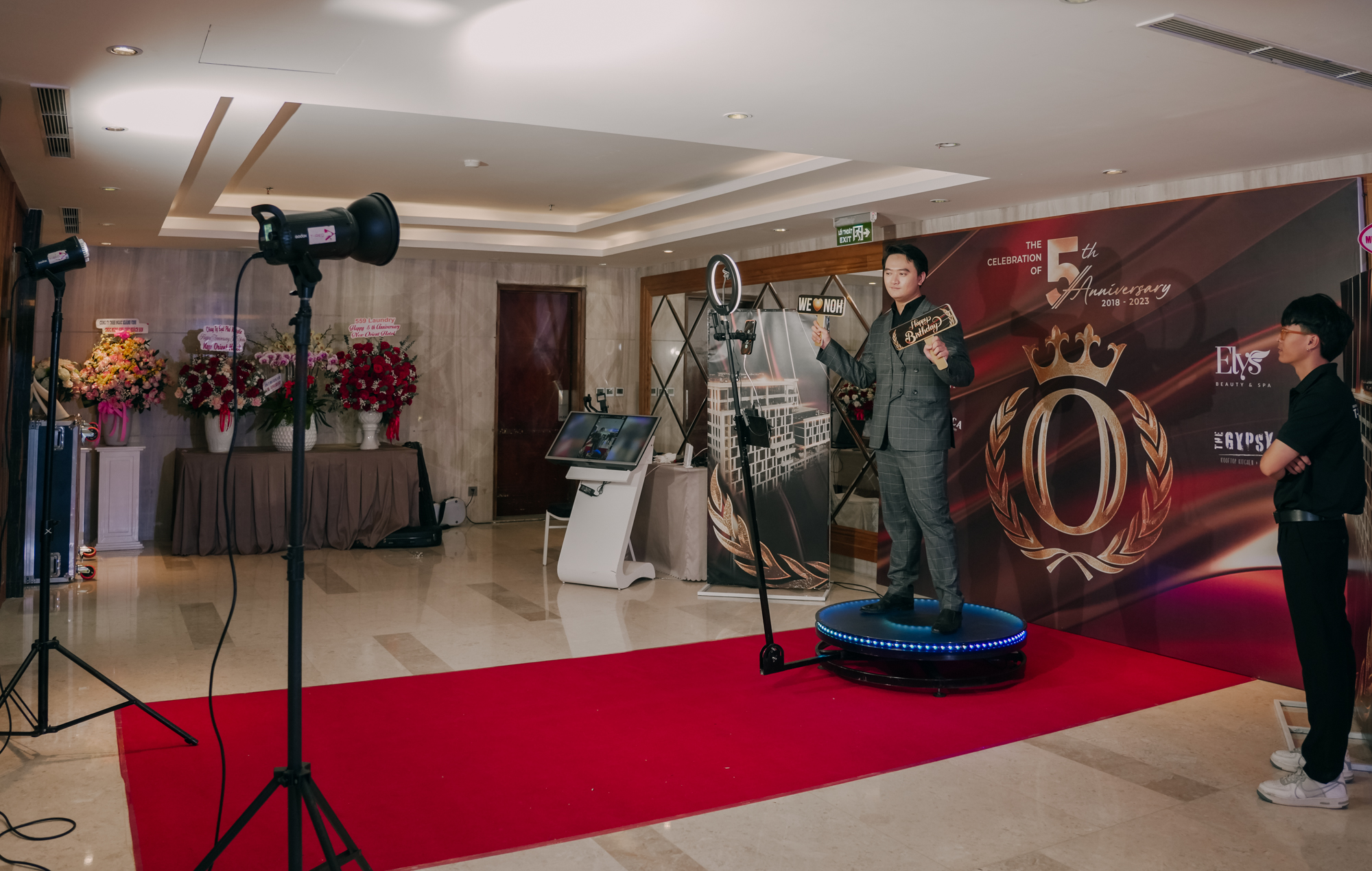 Dịch vụ booth quay phim hàng đầu Đà Nẵng - Ảnh thực hiện: T-RED MEDIA