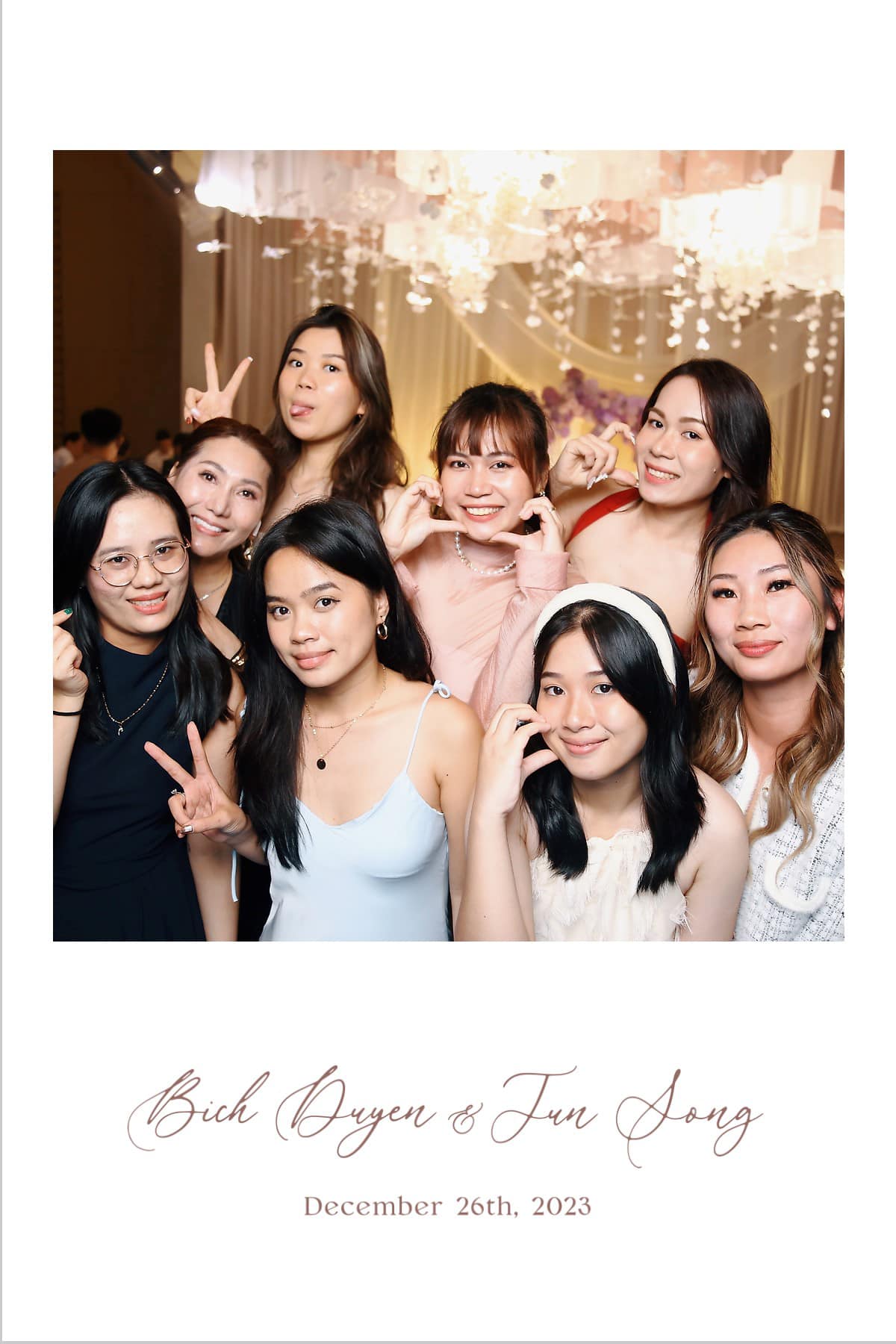 Ảnh được thực hiện bởi photobooth gương -Thực hiện: TRED MEDIA