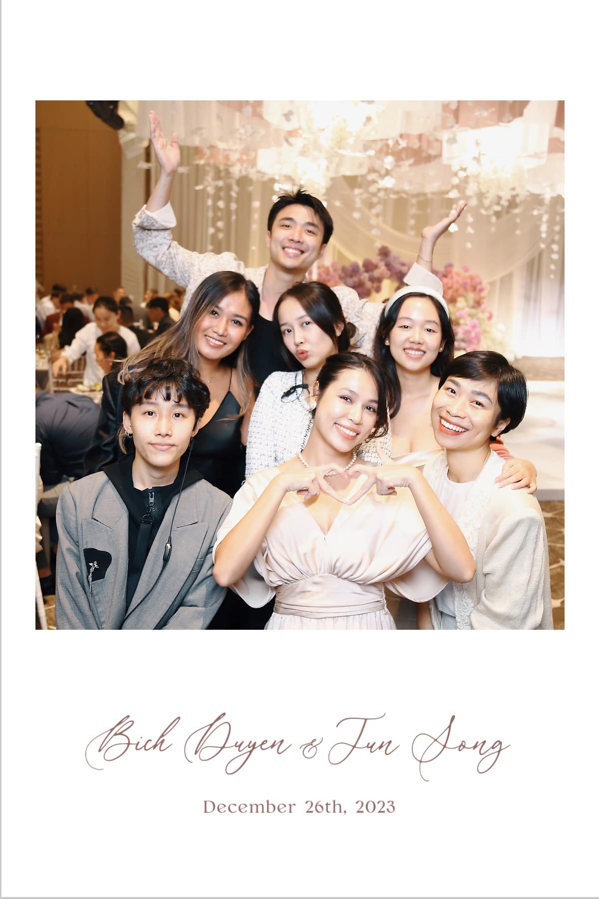 Ảnh được thực hiện bởi photobooth gương -Thực hiện: TRED MEDIA